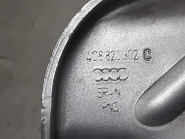 Петля капота правая для Audi A7 4G 2010-2014 на фотографиях