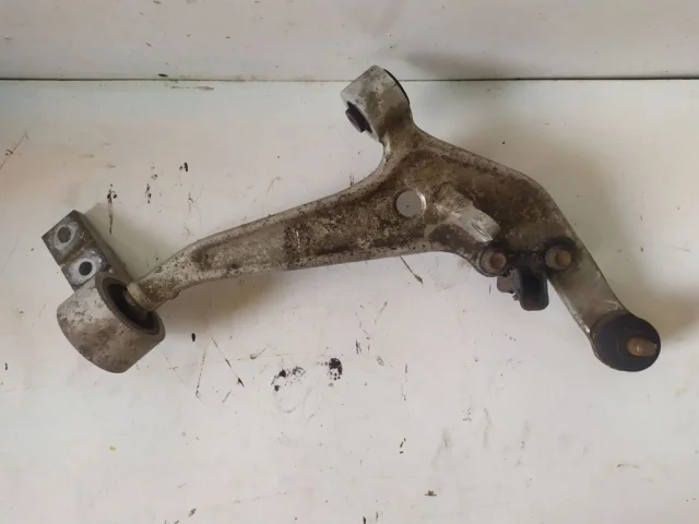 Качающийся рычаг правый для Nissan X-Trail T30 RU 2001-2007 на фотографиях