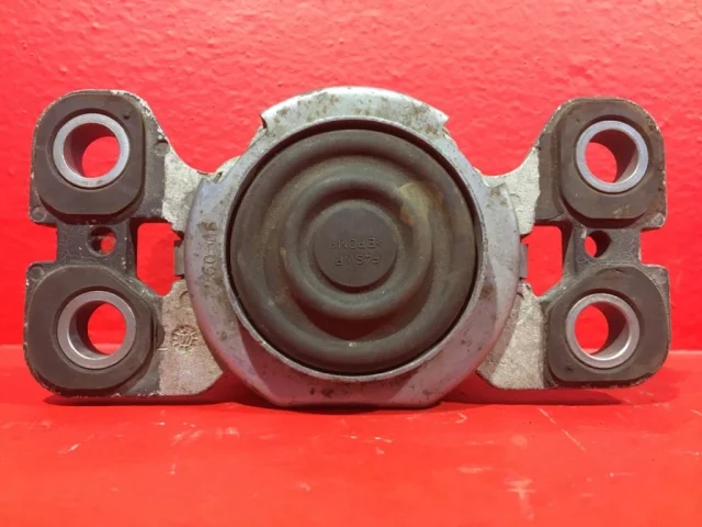 Опора двигателя задняя правая нижняя для Volvo S80 AS 2006-2016 на фотографиях