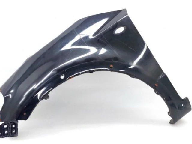 Крыло правое для Suzuki SX4 2013-2016 на фотографиях