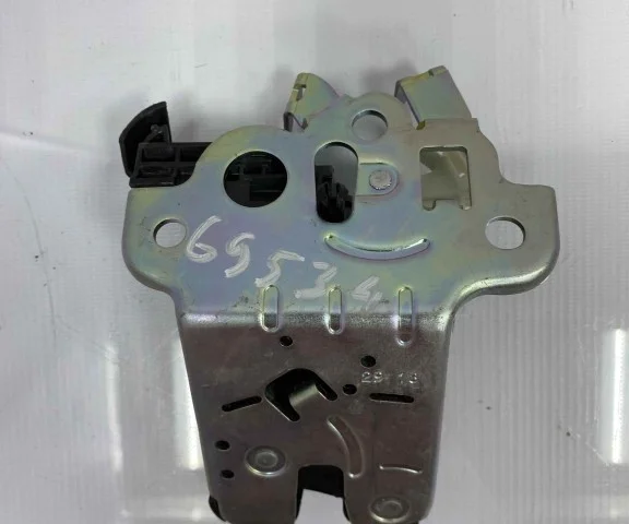 Замок багажника для Skoda Octavia A7 Tour на фотографиях