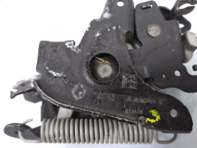 Замок капота правый для BMW X5 G05 2018+ на фотографиях