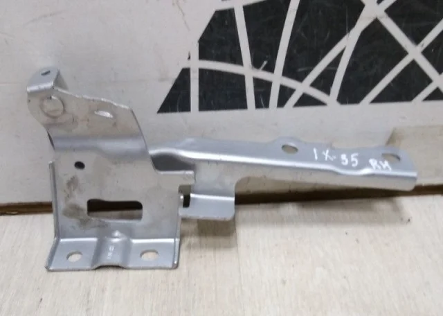 Петля капота правая для Hyundai ix35 1 Rest 2013-2016 на фотографиях