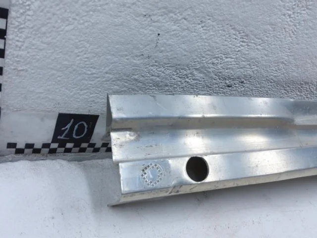 Усилитель переднего бампера для Porsche Macan 95B 2014-2023 на фотографиях