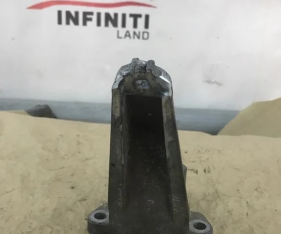 Кронштейн подушки двигателя задний правый для Infiniti FX S51 2008-2013 на фотографиях