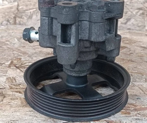 Насос ГУР для Toyota Land Cruiser 200 (JDM) 2007-2013 на фотографиях