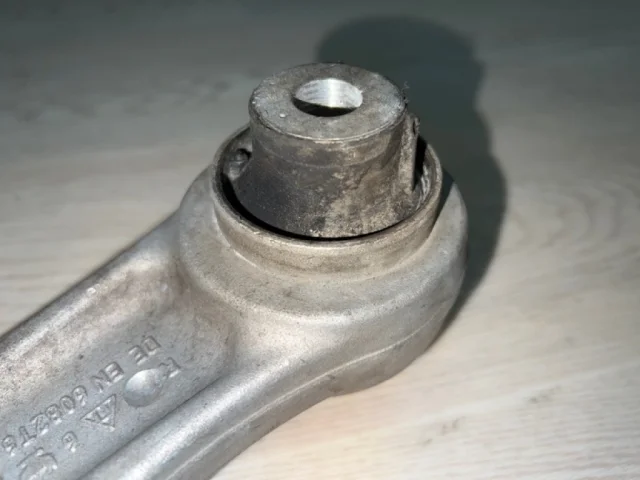 Рычаг передний левый верхний для BMW 5er Ф10 2010-2013 на фотографиях