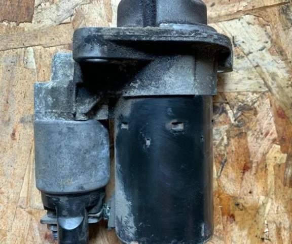 Стартер для Volkswagen Passat Variant (B6, Typ 3C) 2004-2010 на фотографиях