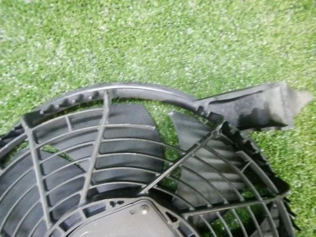 Вентилятор радиатора кондиционера для Toyota Land Cruiser J200 Rest2 2015-2021 на фотографиях