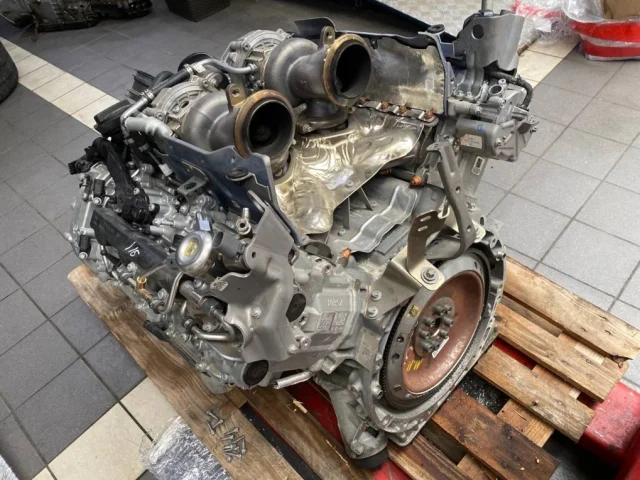 Двигатель без навесного для Mercedes-Benz C class C205 2014-2020 на фотографиях