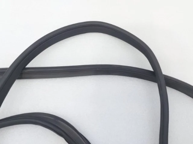 Уплотнитель багажника для Kia Cerato BD 2018+ на фотографиях