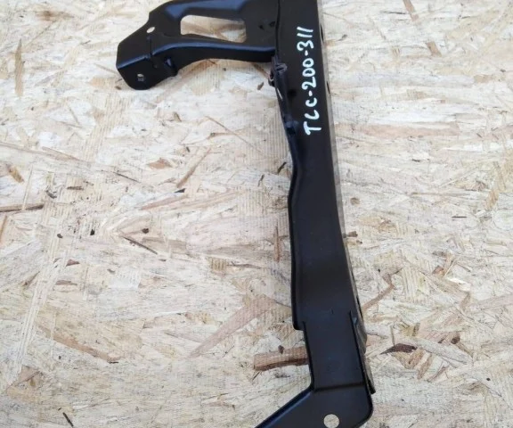 Стойка замка капота правая для Toyota Land Cruiser 200 2007-2015 на фотографиях