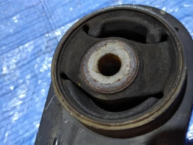 Подушка двигателя задняя правая верхняя для Nissan X-Trail T31 JDM 2007-2013 на фотографиях