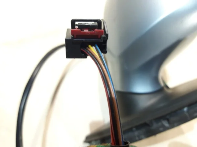 Стекла и зеркала для Volkswagen Passat Variant (B6, Typ 3C) 2004-2010 на фотографиях