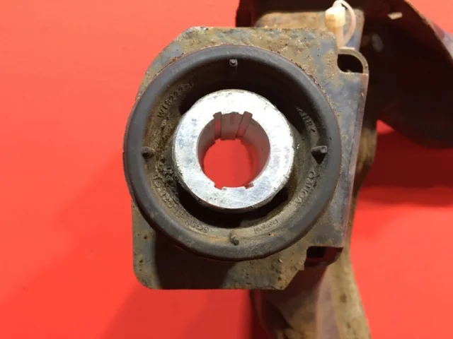 Подрамник двигателя для Ford Galaxy CD340 2006-2015 на фотографиях