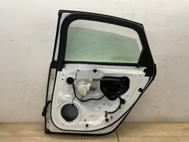 Двери для Audi A6 C7 Avant 2010-2018 на фотографиях