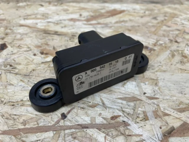 Датчик углового ускорения ESP для Mercedes-Benz C class W204 2007-2014 на фотографиях