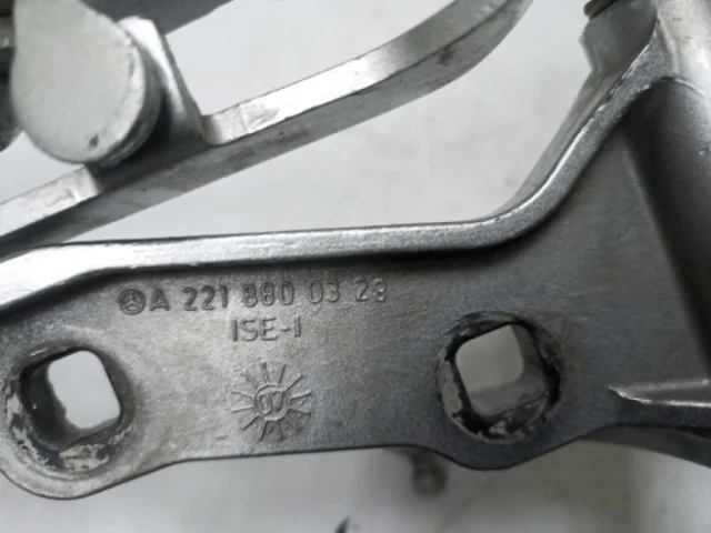 Петля капота левая для Mercedes-Benz S class W221 2005-2013 на фотографиях