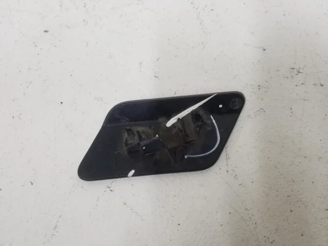 Крышка форсунки фароомывателя правая для BMW X3 F25 2010-2017 на фотографиях