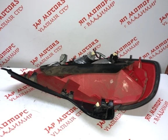 Фонарь правый для Nissan Teana J31 2003-2007 на фотографиях