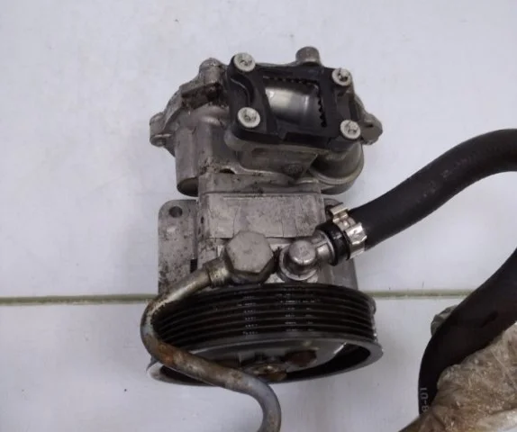 Насос ГУР для BMW 1er Е81 2007-2012 на фотографиях
