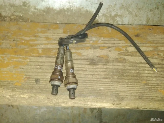 Лямбда-зонд (верхний) для Audi A6 C6 Avant 2004-2011 на фотографиях