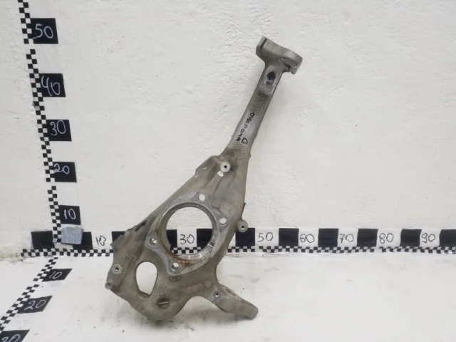 Кулак поворотный правый для Porsche Macan 95B 2014-2023 на фотографиях