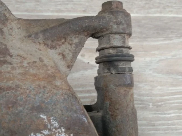 Суппорт передний правый для Skoda Octavia A7 на фотографиях