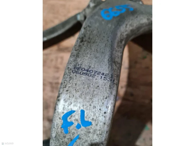 Кулак поворотный правый для Audi A4 B7 Avant 2004-2008 на фотографиях