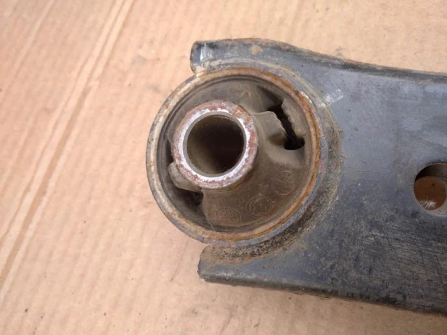 Рычаг передний левый верхний для Subaru Forester SH 2008-2012 на фотографиях