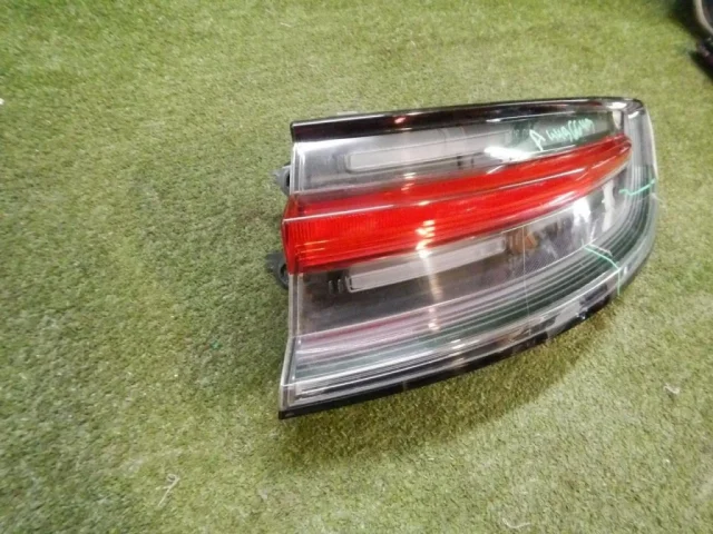 Фонарь внешний правый для Porsche Macan 95B 2014-2023 на фотографиях