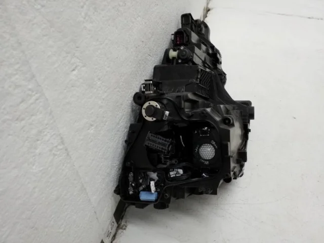 Фара ксенон левая для Audi Q8 4M 2018-2023 на фотографиях