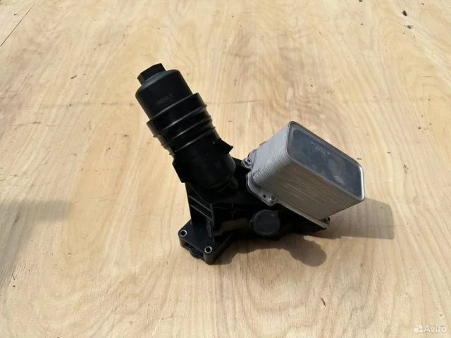 Масляный стакан для BMW 5er G30 2016-2023 на фотографиях