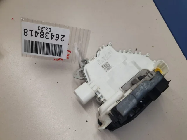 Уплотнитель передней правой двери для Audi A4 B8 2007-2015 на фотографиях