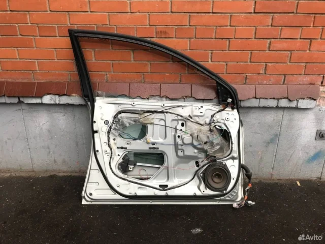 Двери для Toyota Avensis Хетчбек T250 2003-2008 на фотографиях