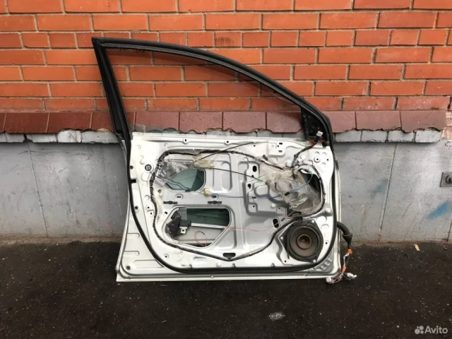 Двери для Toyota Avensis Хетчбек T250 2003-2008 на фотографиях