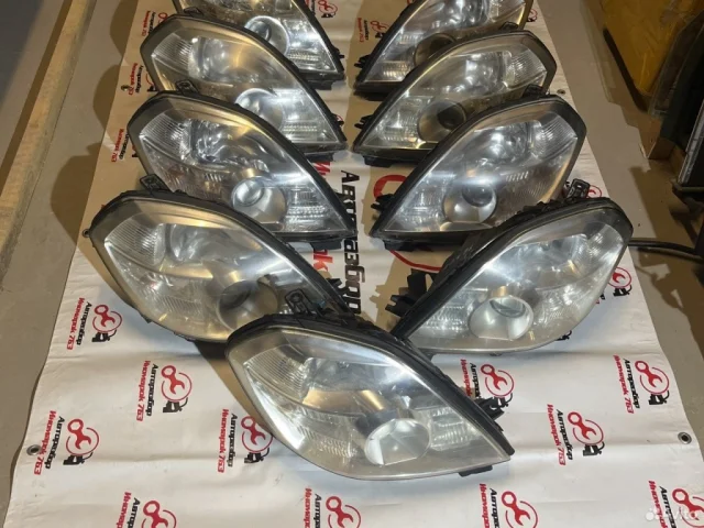 Фара правая для Nissan Teana J31 2003-2007 на фотографиях