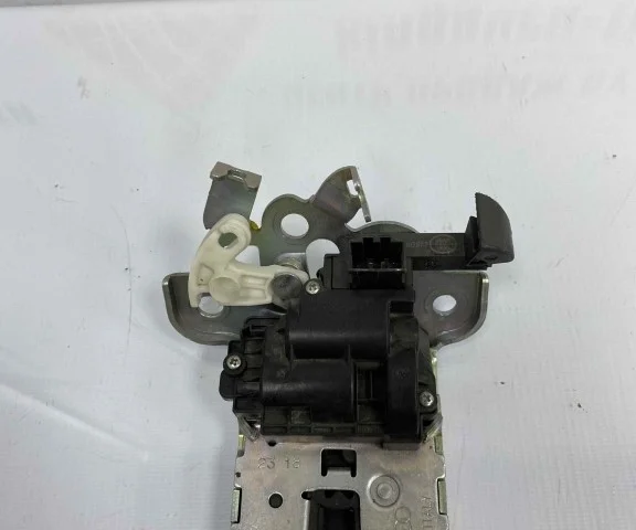 Замок багажника для Skoda Octavia A7 Tour на фотографиях