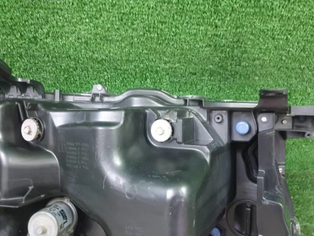 Фара левая для Toyota Land Cruiser J300 2021+ на фотографиях