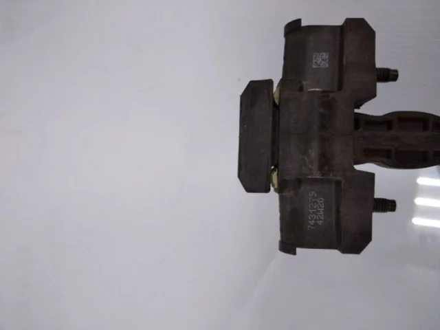 Ограничитель двери передней левой для BMW X5 G05 2018+ на фотографиях