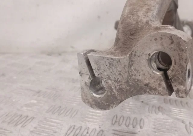 Кулак поворотный левый для Porsche Macan 95B 2014-2023 на фотографиях