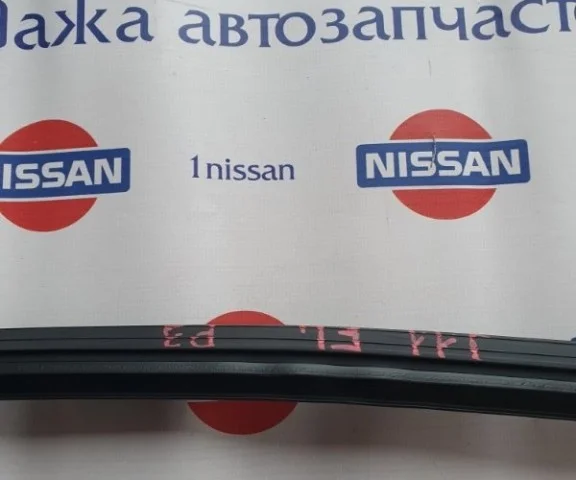 Уплотнитель передней левой двери для Nissan Qashqai J11 2013-2019 на фотографиях