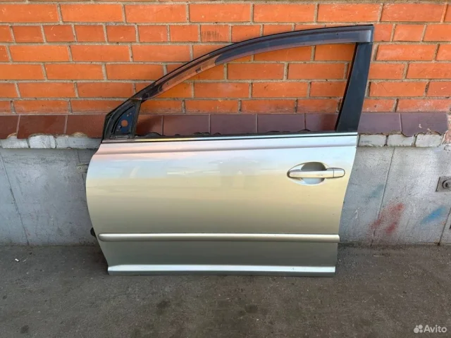 Двери для Toyota Avensis Универсал T250 2003-2008 на фотографиях