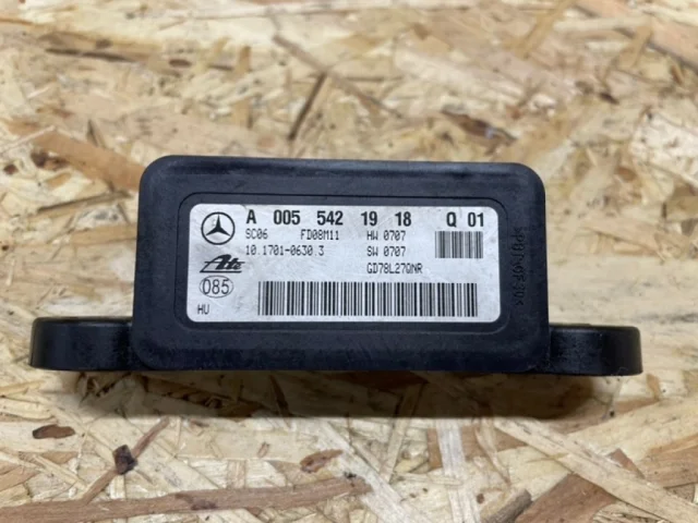 Датчик углового ускорения ESP для Mercedes-Benz C class W204 2007-2014 на фотографиях