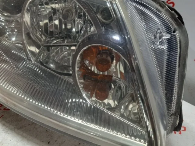 Фара ксенон левая для Suzuki SX4 2006-2009 на фотографиях