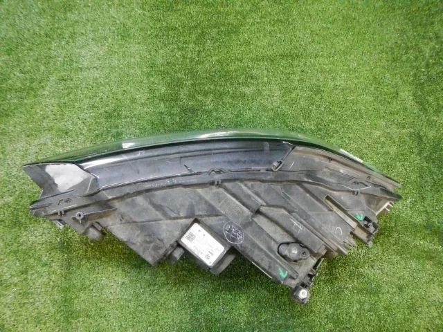 Фары для Volkswagen Jetta 7 2020+ на фотографиях