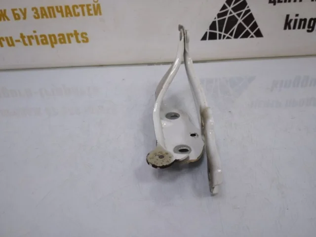 Петля капота левая для Skoda Octavia A7 rest на фотографиях