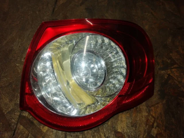 Фонарь внешний правый для Volkswagen Passat Variant (B6, Typ 3C) 2004-2010 на фотографиях