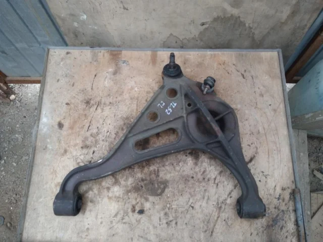 Рычаг передний левый нижний для Suzuki Grand Vitara 1998-2005 на фотографиях