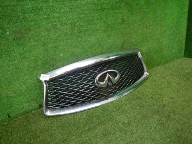 Решетка радиатора для Infiniti QX 80 2013-2022 на фотографиях
